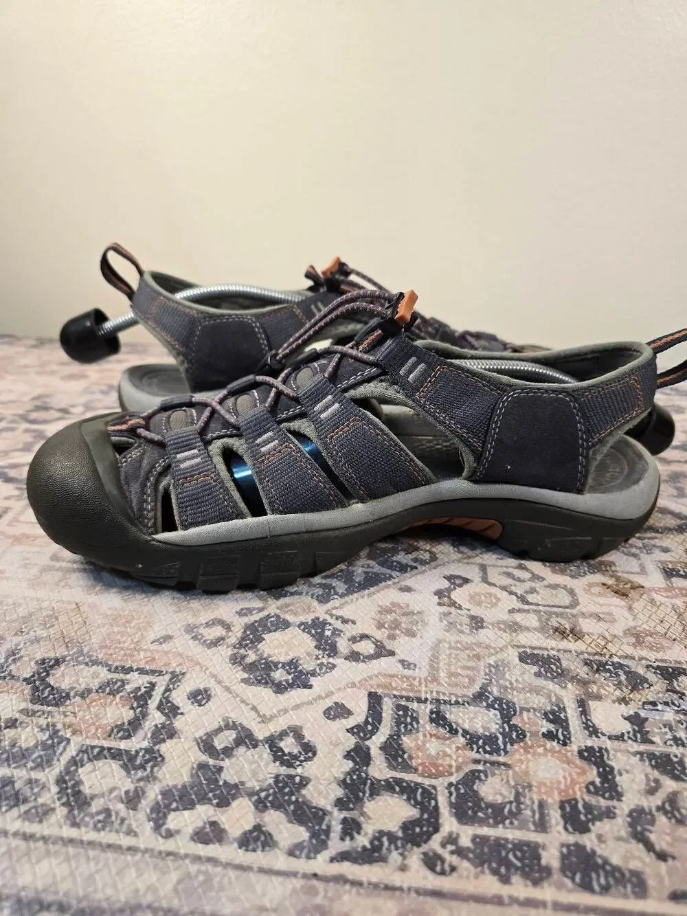 Keen Newport H2 Hiking Trail Shoe Closed Toe Blue 10.5 Fisherman Sandals